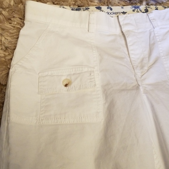 5/$20 DOCKERS WHITE 5 POCKET CAPRIS - Picture 3 of 5
